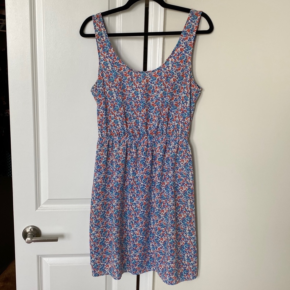 Light & airy floral summer dress — open back!
